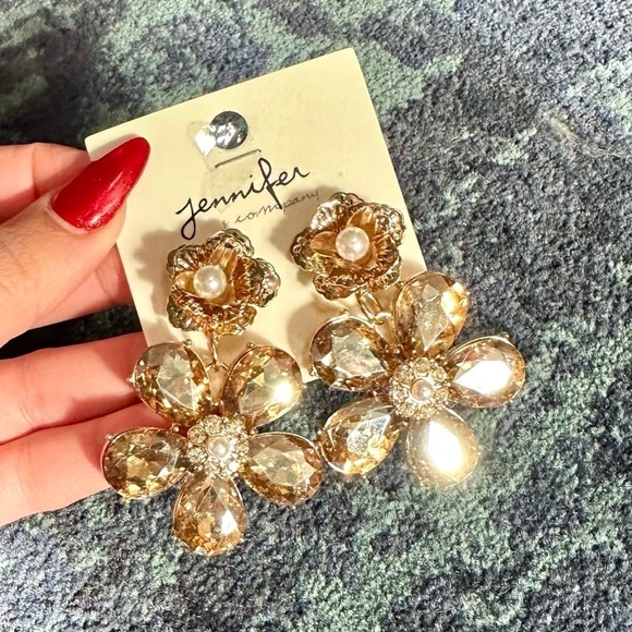 NWT oversized gold dangly flower earrings with pearls - Picture 4 of 10